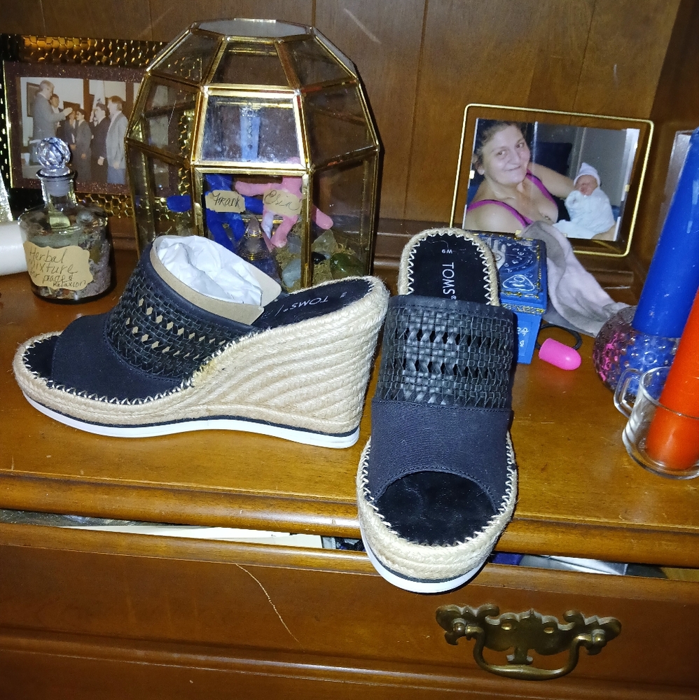 TOMS espadrilles